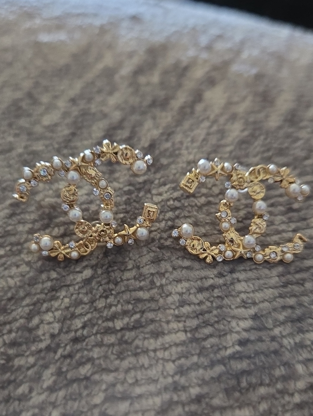 Special Purchase Intricate Detailed Gold and Pearl (Faux) Earrings  New